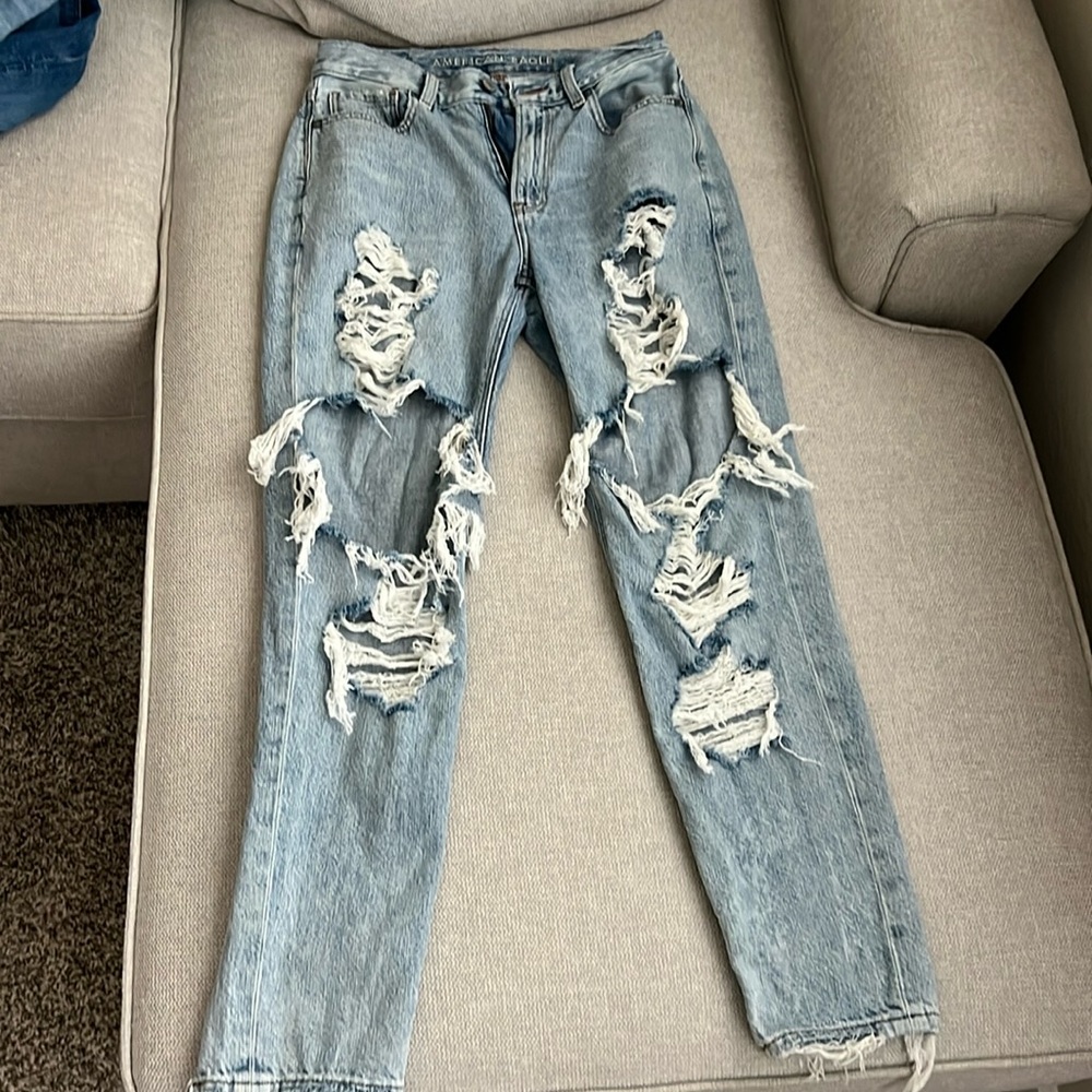American Eagle light washed ripped jeans